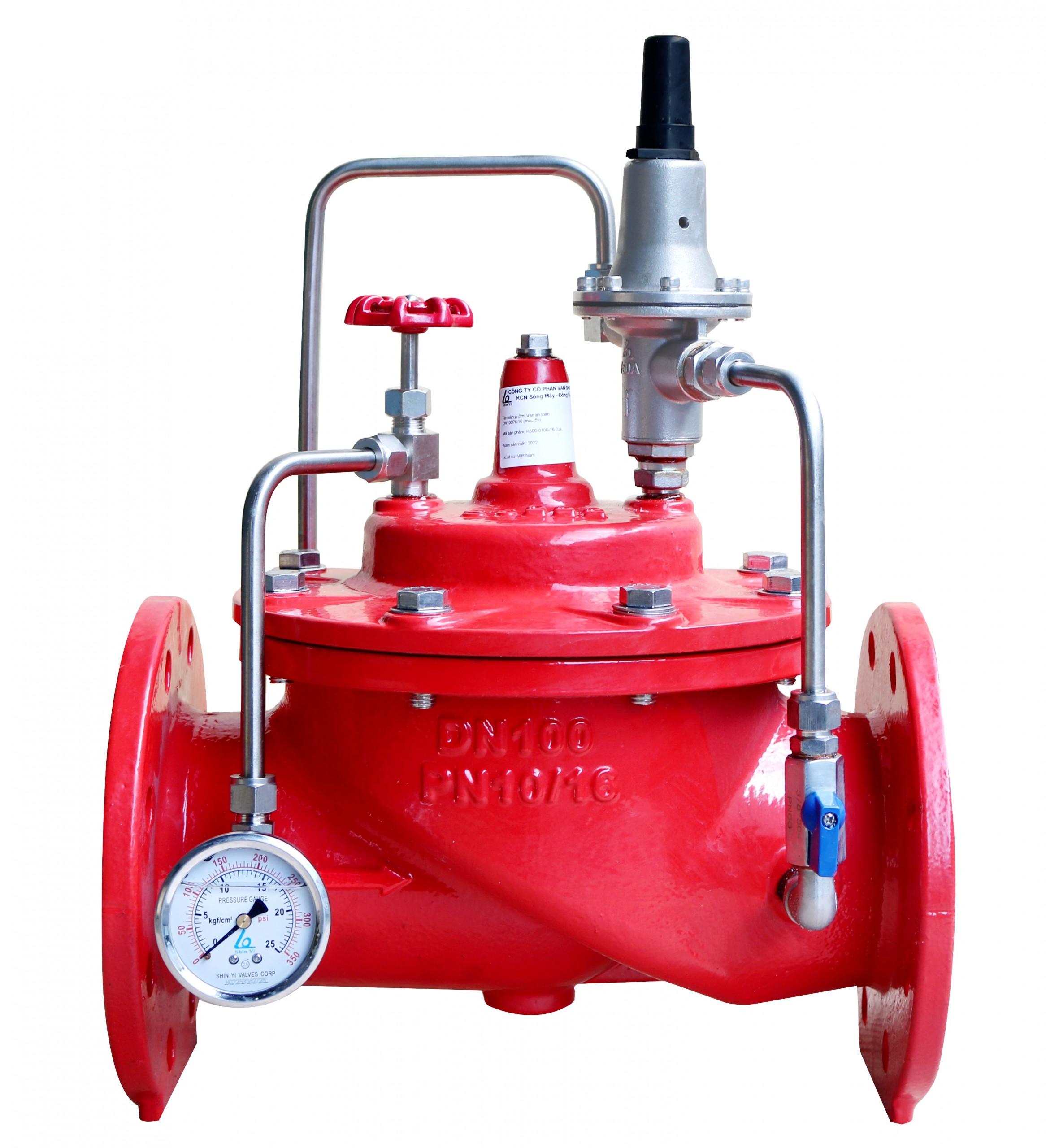 Hình ảnh một van xả áp được lắp đặt trên đường ống công nghiệp, minh họa vai trò thiết yếu trong hệ thống